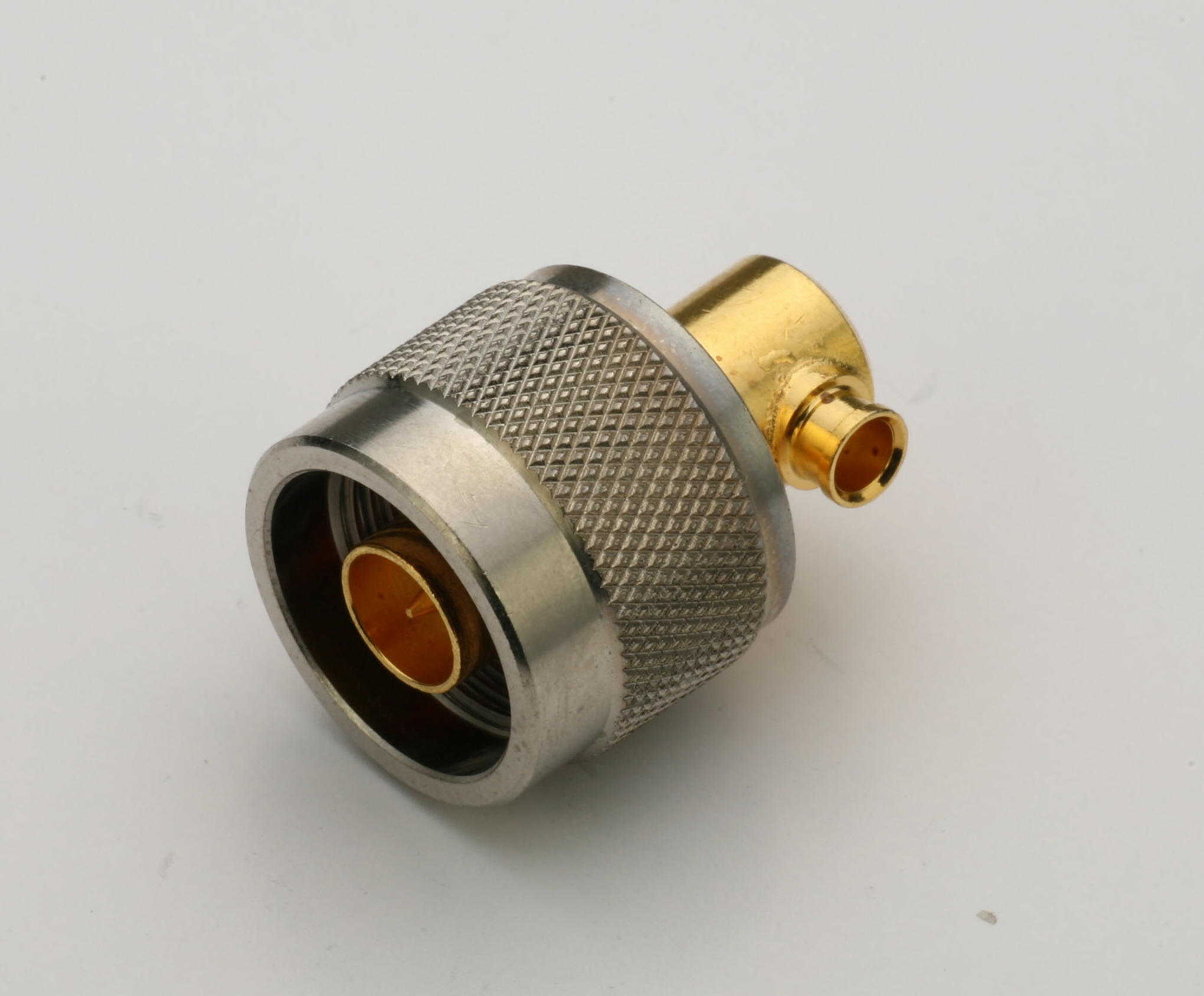 N Right Angle Plug for SR086