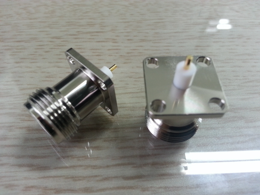 N Receptacle Jack for 4 Mounting Holes (Flange 17.5mm, Extruded Insulator Length 5.0mm, Extruded Contact Length 3.2mm) 